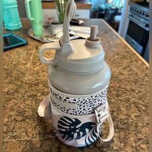 Hydro jug with sleeve